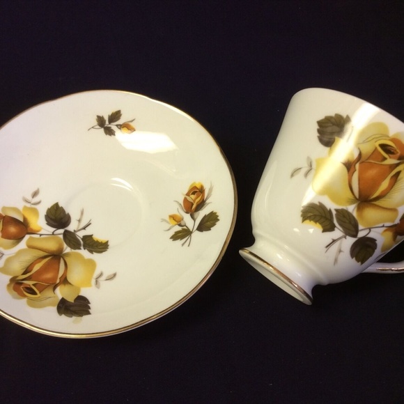 Royal Tara Ireland Bone China Yellow rose Fotted Cup & Saucer - Picture 4 of 11